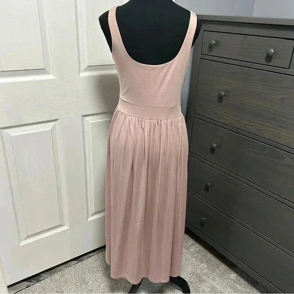 Priv  Dress - Picture 3 of 7